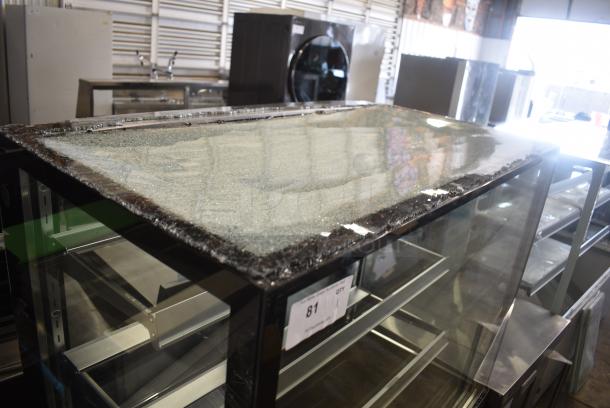 BRAND NEW SCRATCH AND DENT! Avantco 193BCF48B BCD-48 48" Curved Glass Black Dry Bakery Display Case. See Pictures for Top Glass Pane Damage. 110-120 Volts, 1 Phase. - Image 4 of 6