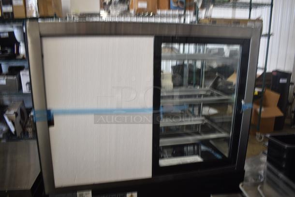 BRAND NEW SCRATCH AND DENT! Avantco 193BCF48B BCD-48 48" Curved Glass Black Dry Bakery Display Case. See Pictures for Top Glass Pane Damage. 110-120 Volts, 1 Phase. - Image 5 of 6