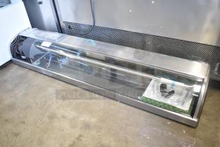BRAND NEW SCRATCH AND DENT! Hoshizaki  HNC-180BA-L-SLH Curved Glass Refrigerated Sushi Display Case 71" - Left Side Compressor. See Pictures for Glass Crack. 115 Volts, 1 Phase. Tested and Working!