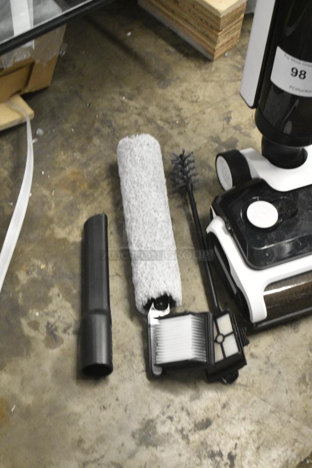 Decohome DGWDV01 Vacuum Cleaner. 100-240 Volts, 1 Phase. Tested and Working! - Image 2 of 8