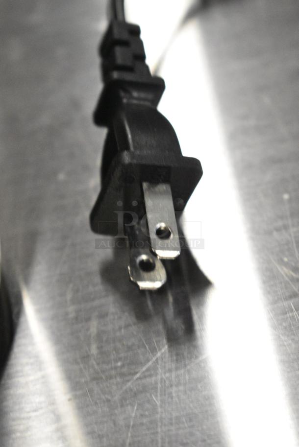 Nutribullet NBJ-300 Metal Countertop Juicer. 120 Volts, 1 Phase. 120 Volts, 1 Phase. Tested and Working! - Image 4 of 9