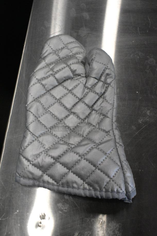 5 Items Including Oven Mitt, Metal Bowls. 5 Times Your Bid! - Image 3 of 5