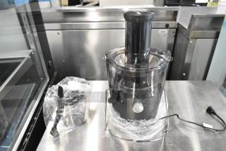 BRAND NEW SCRATCH AND DENT! Nutribullet NBJ-100A Juicer. 120 Volts, 1 Phase. Tested and Does Not Power On