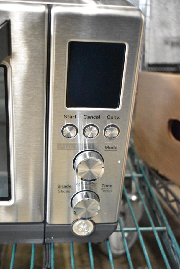 BRAND NEW SCRATCH AND DENT! General Electric GE   G9OCAASSP1SS Electric Powered Countertop Toaster Oven. 120 Volts, 1 Phase. Tested and Working! - Image 4 of 8