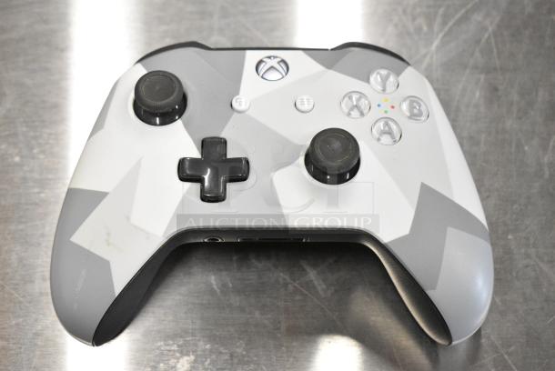 Xbox One w/ 2 Controllers. - Image 6 of 7