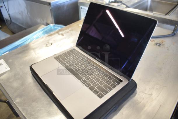 Apple A2159 MacBook Pro Laptop - Image 3 of 7