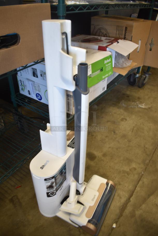 Shark Vacuum Cleaner. - Image 2 of 7