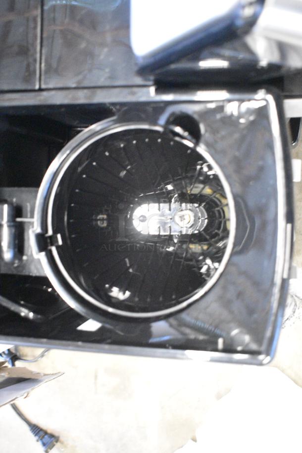 BRAND NEW SCRATCH AND DENT! Cusinart SS-15 Countertop Coffee Machine. 120 Volts, 1 Phase. - Image 6 of 8