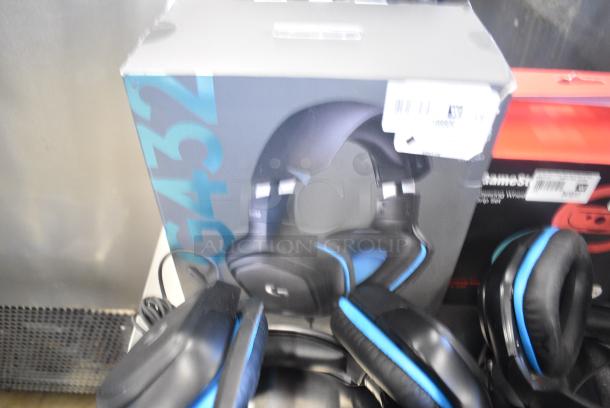 ALL ONE MONEY! Lot of Various Items Including Xbox Controllers, Nintendo Switch Steering Wheel, Headphones and Wiring - Image 11 of 16