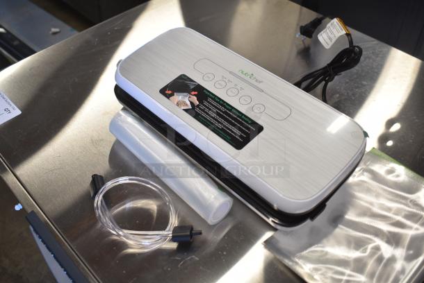 NutriChef PKVS18 Automatic Food Vacuum Sealer. 120 Volts, 1 Phase. - Image 3 of 9