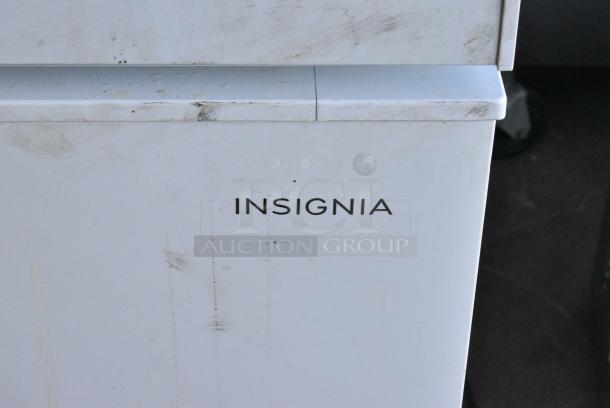 Insignia NS-CZ14WH2 Chest Freezer. 115 Volts, 1 Phase. Tested and Working! - Image 3 of 7