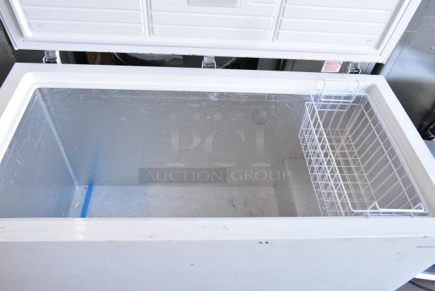 Insignia NS-CZ14WH2 Chest Freezer. 115 Volts, 1 Phase. Tested and Working! - Image 4 of 7
