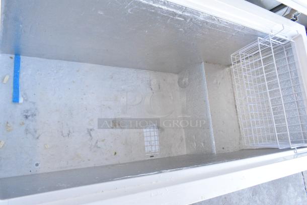 Insignia NS-CZ14WH2 Chest Freezer. 115 Volts, 1 Phase. Tested and Working! - Image 5 of 7