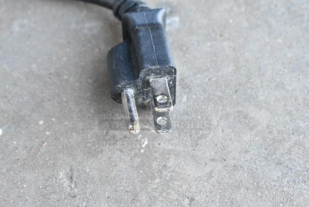 Insignia NS-CZ14WH2 Chest Freezer. 115 Volts, 1 Phase. Tested and Working! - Image 6 of 7