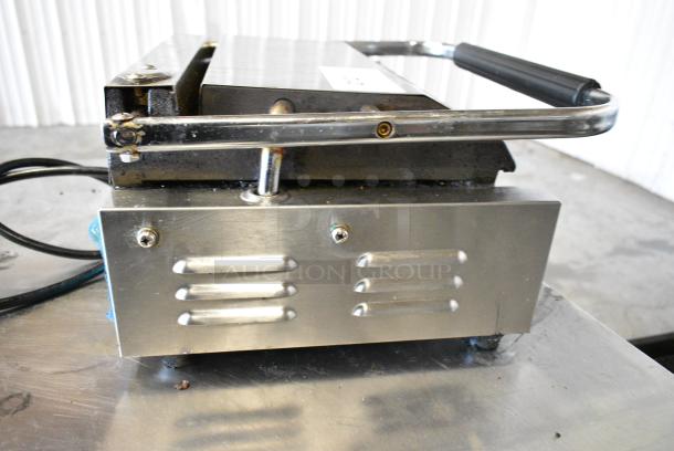 Avantco Stainless Steel Commercial Countertop Panini Press. 120 Volts, 1 Phase. Tested and Working! - Image 10 of 12