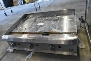 BRAND NEW SCRATCH AND DENT! Cooking Performance Group CPG 351GMCPG36NL Stainless Steel Commercial Countertop Natural Gas Powered Flat Top Griddle. 90,000 BTU.
