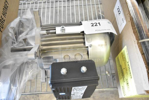 BRAND NEW SCRATCH AND DENT! 2024 Nidec 2712U1567 Motor. 115-120 Volts, 1 Phase. - Image 2 of 6