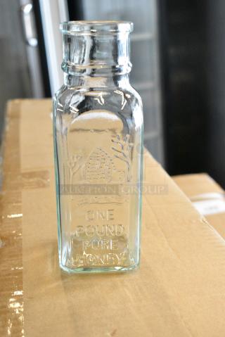 BRAND NEW SCRATCH AND DENT! Box of 12 500gjhm16 12 oz. (16 oz. Honey Weight) Glass Muth Honey Jar