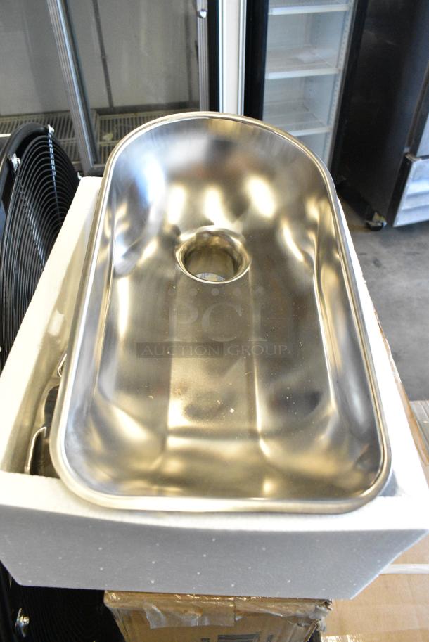 BRAND NEW SCRATCH AND DENT! Metal Tray - Image 3 of 4