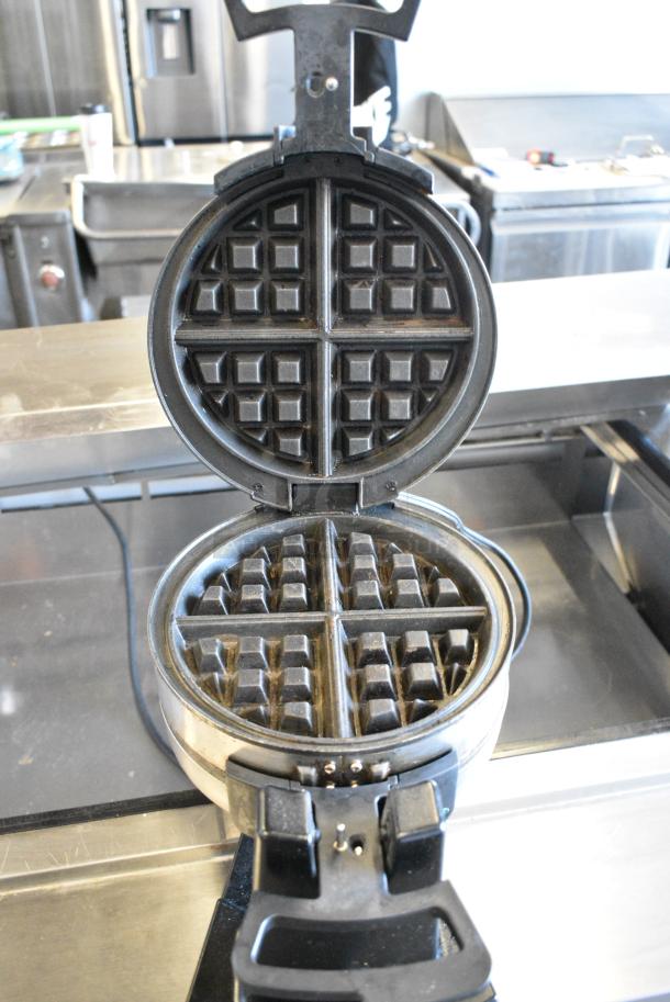 Cuisinart WAF Metal Countertop Waffle Maker. 120 Volts, 1 Phase. Tested and Working! - Image 4 of 7