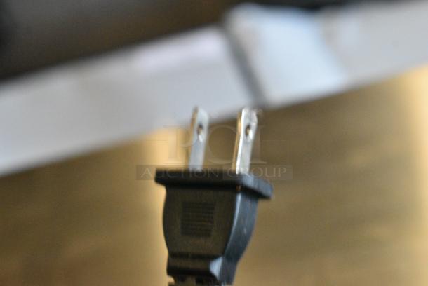 Cuisinart WAF Metal Countertop Waffle Maker. 120 Volts, 1 Phase. Tested and Working! - Image 5 of 7
