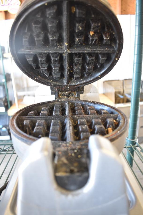 Waring WW180 Metal Countertop Belgian Waffle Maker. 120 Volts, 1 Phase. Tested and Working! - Image 5 of 7