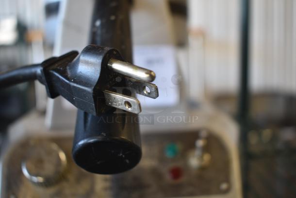 Waring WW180 Metal Countertop Belgian Waffle Maker. 120 Volts, 1 Phase. Tested and Working! - Image 7 of 7