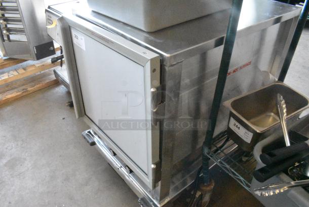 BRAND NEW SCRATCH AND DENT! 2024 Main Street 541HPU1812 Metal Commercial Heated Holding Proofing Cabinet on Commercial Casters. 120 Volts, 1 Phase. Tested and Working! - Image 3 of 8