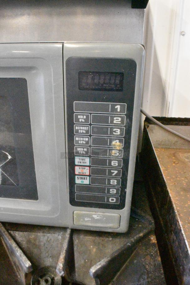Amana LD10 Metal Countertop Microwave Oven. 120 Volts, 1 Phase. - Image 4 of 8