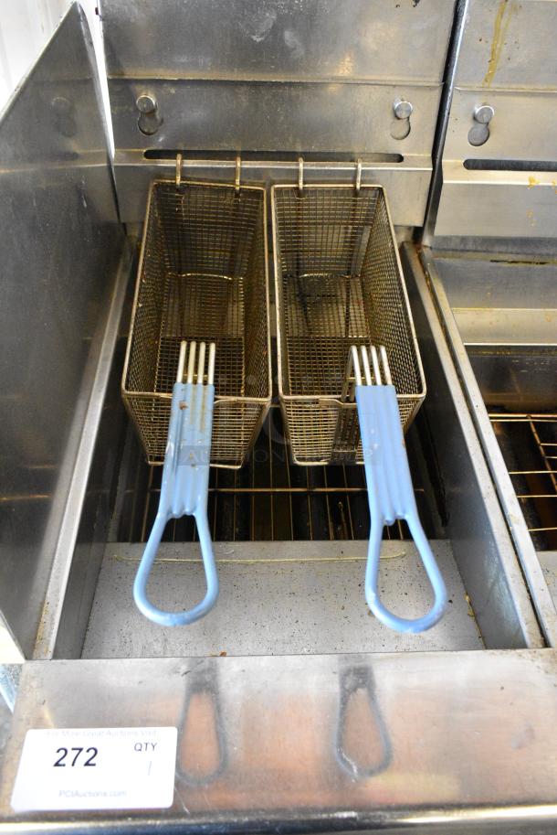 Pitco Frialator SG14 Stainless Steel Commercial Floor Style Natural Gas Powered Deep Fat Fryer w/ Side Splash Guard and 2 Metal Fry Baskets. 110,000 BTU. - Image 3 of 6