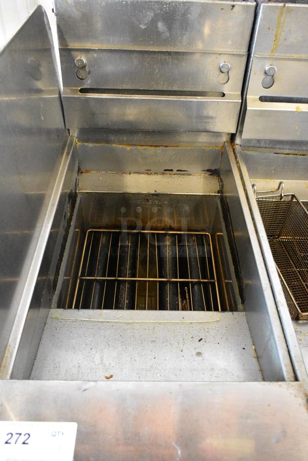 Pitco Frialator SG14 Stainless Steel Commercial Floor Style Natural Gas Powered Deep Fat Fryer w/ Side Splash Guard and 2 Metal Fry Baskets. 110,000 BTU. - Image 4 of 6
