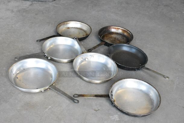 11 Various Metal Items Including Skillets and Baking Pans. 11 Times Your Bid! - Image 3 of 10