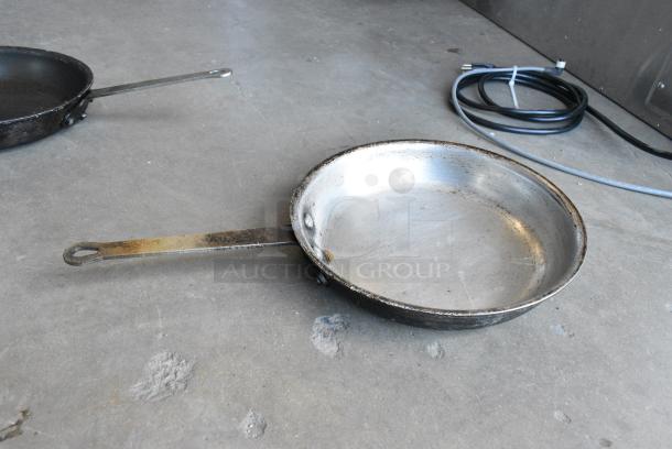 11 Various Metal Items Including Skillets and Baking Pans. 11 Times Your Bid! - Image 4 of 10