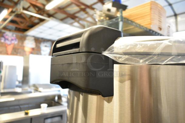 BRAND NEW SCRATCH AND DENT! Galaxy 177GRCS60 60 Cup (30 Cup Raw) Sealed Electric Rice Cooker / Warmer. 120 Volts, 1 Phase. - Image 6 of 9