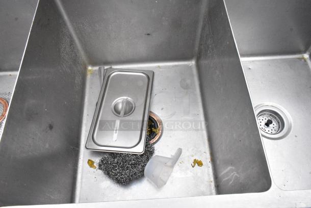 Stainless Steel 3 Bay Sink w/ Faucet, Handles and Spray Nozzle Attachment. - Image 4 of 8