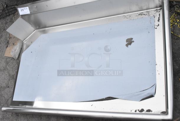 BRAND NEW SCRATCH AND DENT! Regency 600CDT48R 16 Gauge 4' Clean Dish Table - Right Drainboard. No Legs - Image 3 of 4