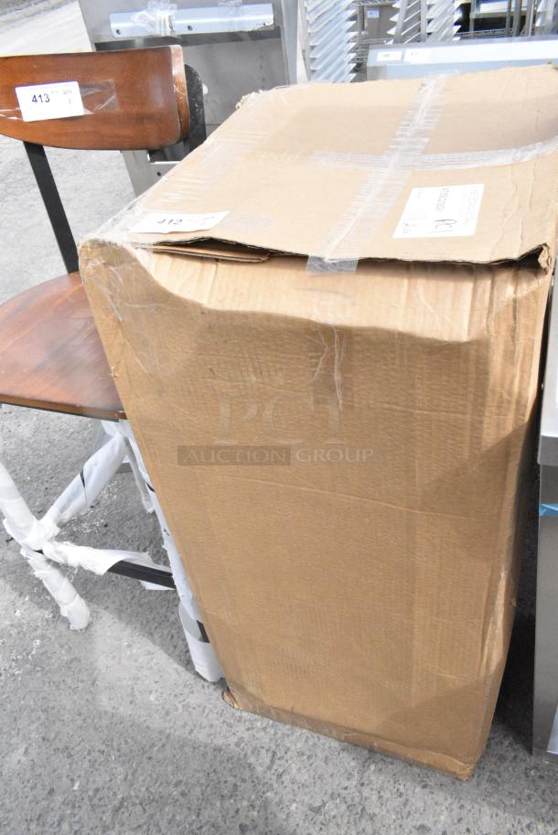 BRAND NEW SCRATCH AND DENT!  Box of 2 Lavex 475SQ35GY 35 Gallon Gray Square Trash Can - Image 2 of 6