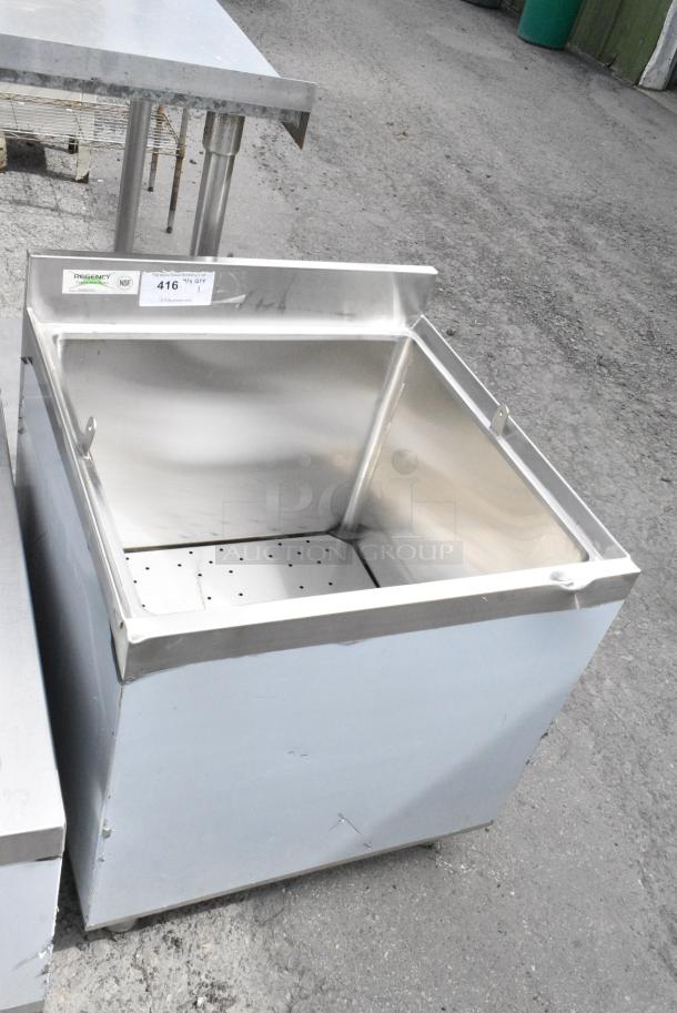 BRAND NEW SCRATCH AND DENT! Regency 600BB2424 24" x 24" Stainless Steel Beer Box with 3" Backsplash - 20 3/4" x 21 3/4" x 18" Bowl - Image 2 of 4
