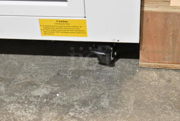 BRAND NEW SCRATCH AND DENT! 2024 Avantco 193HAC36W 36" White Horizontal Air Curtain Merchandiser with 1 Shelf and LED Lighting on Commercial Casters. 115 Volts, 1 Phase. Tested and Working! - Image 4 of 7