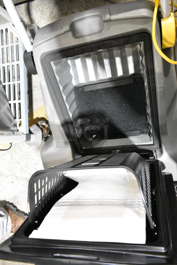BRAND NEW SCRATCH AND DENT! Karcher CV 66/2 1.012-588.0 26" Bagged Wide Area Vacuum Cleaner, 9 Gallon. 110 Volts, 1 Phase. Tested and Working! - Image 4 of 7