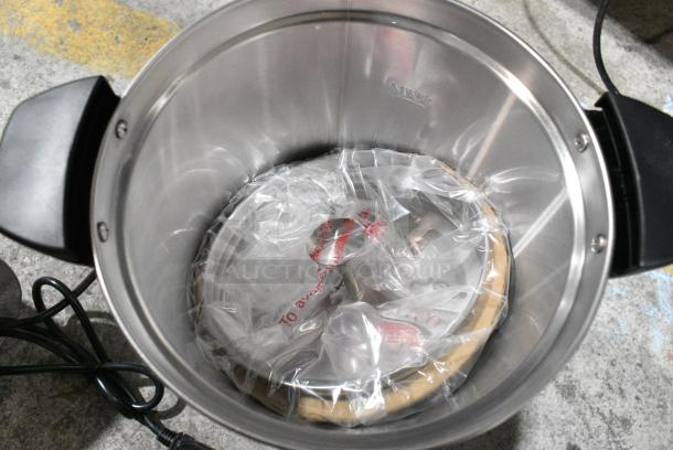 BRAND NEW SCRATCH AND DENT! Avantco CU30CETL 30 Cup (150 oz.) Double Wall Stainless Steel Coffee Urn / Coffee Percolator. 120 Volts, 1 Phase. - Image 6 of 9