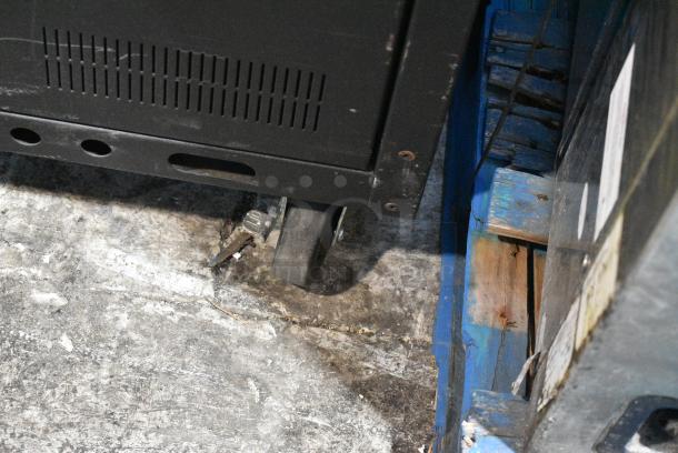 Black Metal AV Cabinet on Commercial Casters. - Image 3 of 8