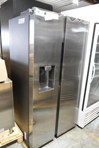 Samsung RS22T5201SR Stainless Steel Cooler w/ Freezer and Ice Dispenser. 115 Volts, 1 Phase. Tested and Working!