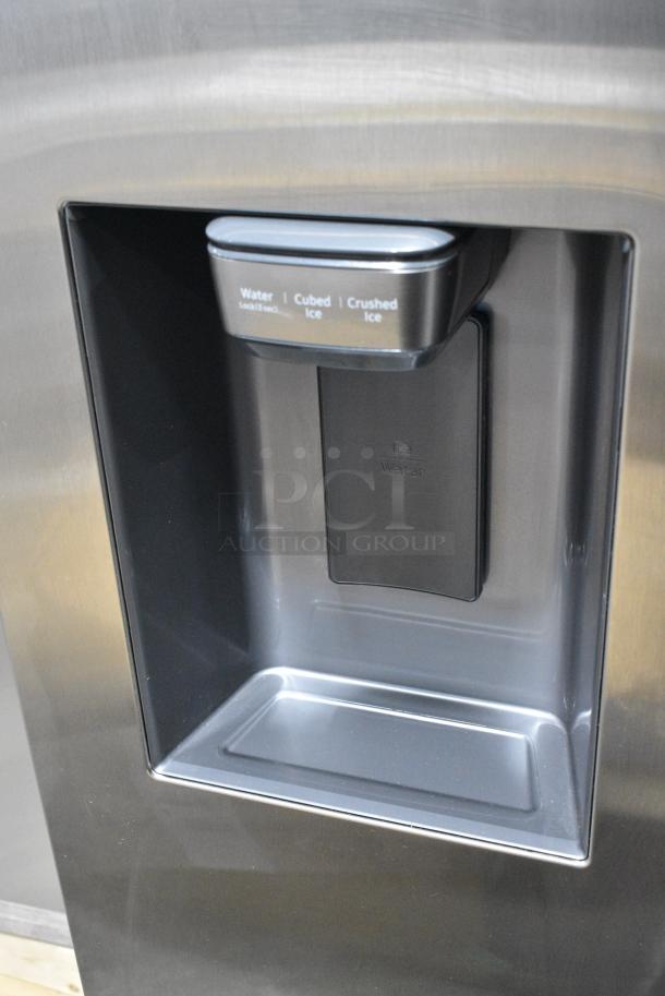 Samsung RS22T5201SR Stainless Steel Cooler w/ Freezer and Ice Dispenser. 115 Volts, 1 Phase. Tested and Working! - Image 3 of 8