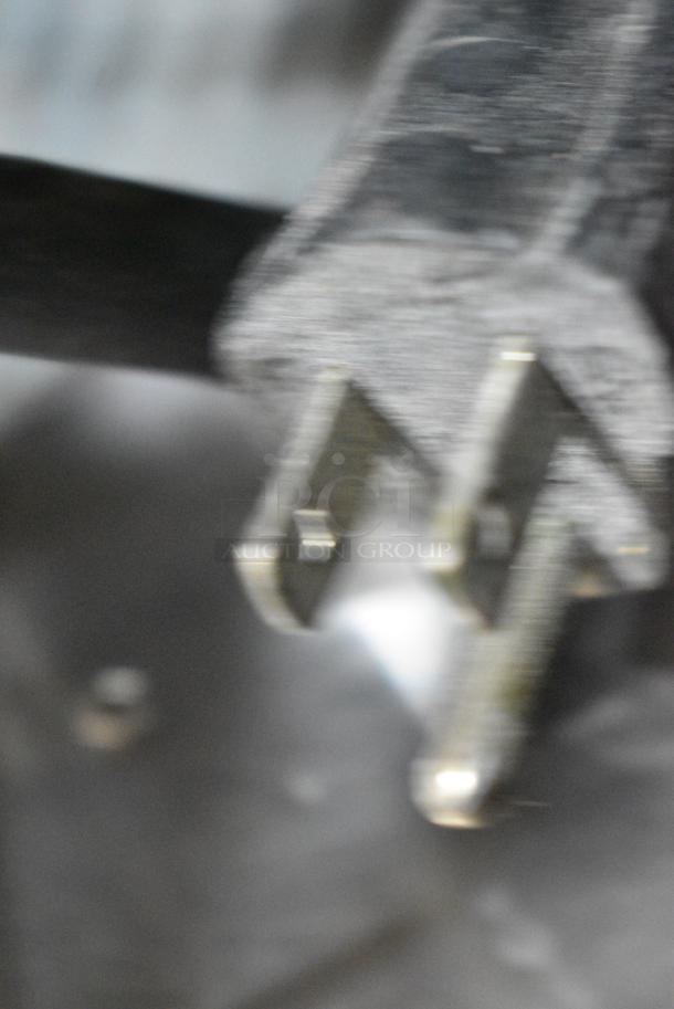 Waring WGR140X Stainless Steel Commercial Countertop Electric Powered Flat Top Griddle. 120 Volts, 1 Phase. - Image 6 of 7