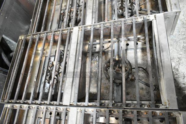 Town SR-24-G-X2-SS-N Stainless Steel Commercial Natural Gas Powered 2 Burner Range. - Image 4 of 5