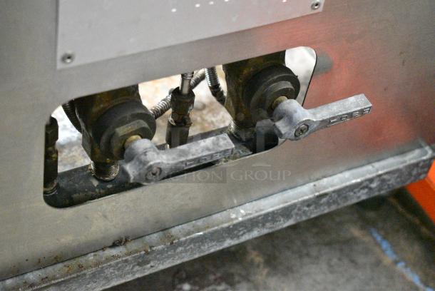 Town SR-24-G-X2-SS-N Stainless Steel Commercial Natural Gas Powered 2 Burner Range. - Image 3 of 6