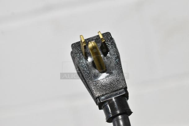 2021 True T-35-HC Stainless Steel Commercial 2 Door Reach In Cooler w/ Poly Coated Racks on Commercial Casters. 115 Volts, 1 Phase. Tested and Working! - Image 4 of 10