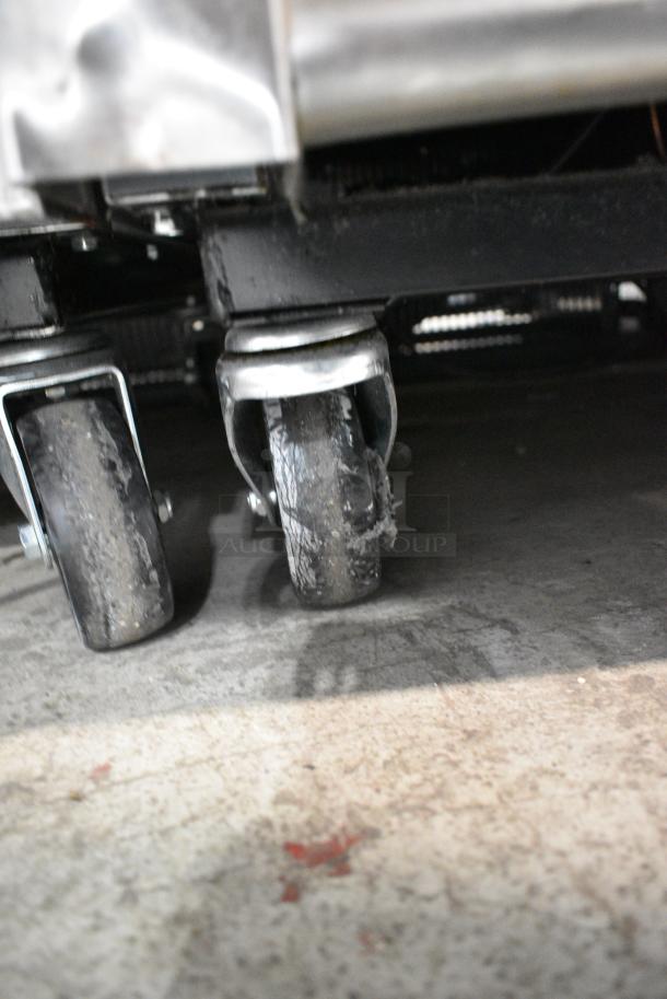 2022 True T-35-HC Stainless Steel Commercial 2 Door Reach In Cooler w/ Poly Coated Racks on Commercial Casters. 115 Volts, 1 Phase. Tested and Working! - Image 5 of 8