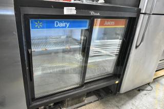 True GDM-41SL-48-HC-LD Metal Commercial 2 Door Reach In Cooler Merchandiser w/ Poly Coated Racks. 115 Volts, 1 Phase. Tested and Powers On But Does Not Get Cold